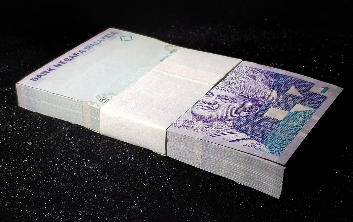 Malaysia，2000，1 Ringgit，JV6506701-800，Tan Sri Dato' Sri Dr. Zeti Akhtar Aziz，100 Pcs，Qty 1