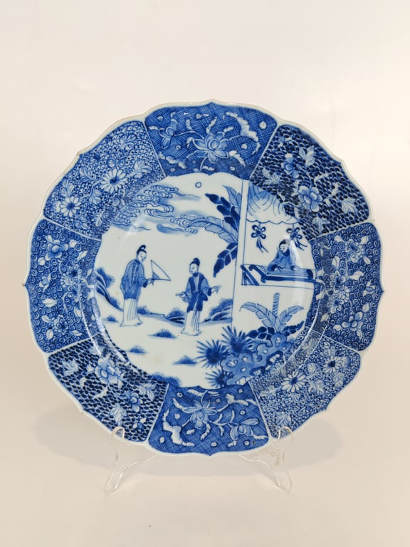 清乾隆 青花霜记人物纹 Qing Dynasty Qianlong Blue and White Human Motif Plate