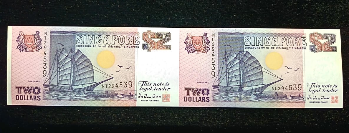Singapore，1991-1998，2 Dollars，NT / NU 294539，Uncut 2 in 1 UNC - Foxing，1 Qty 