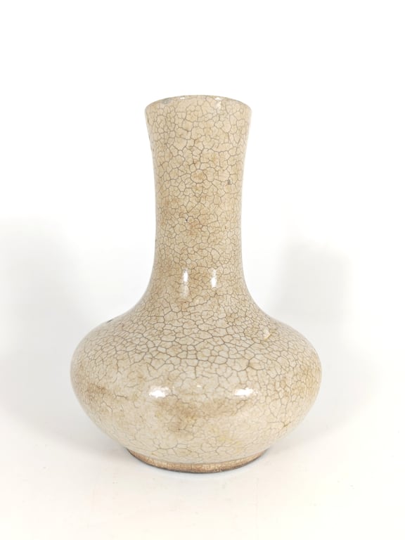 Qing Dynasty Ge-Glaze Vase 清代 哥釉瓶, Qty - 1