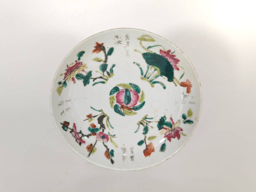 Late Qing Dynasty White Ground Four Seasons Flowers Peach-Centered Plate 晚清 白地四季花卉桃中心碟, Qty - 1
