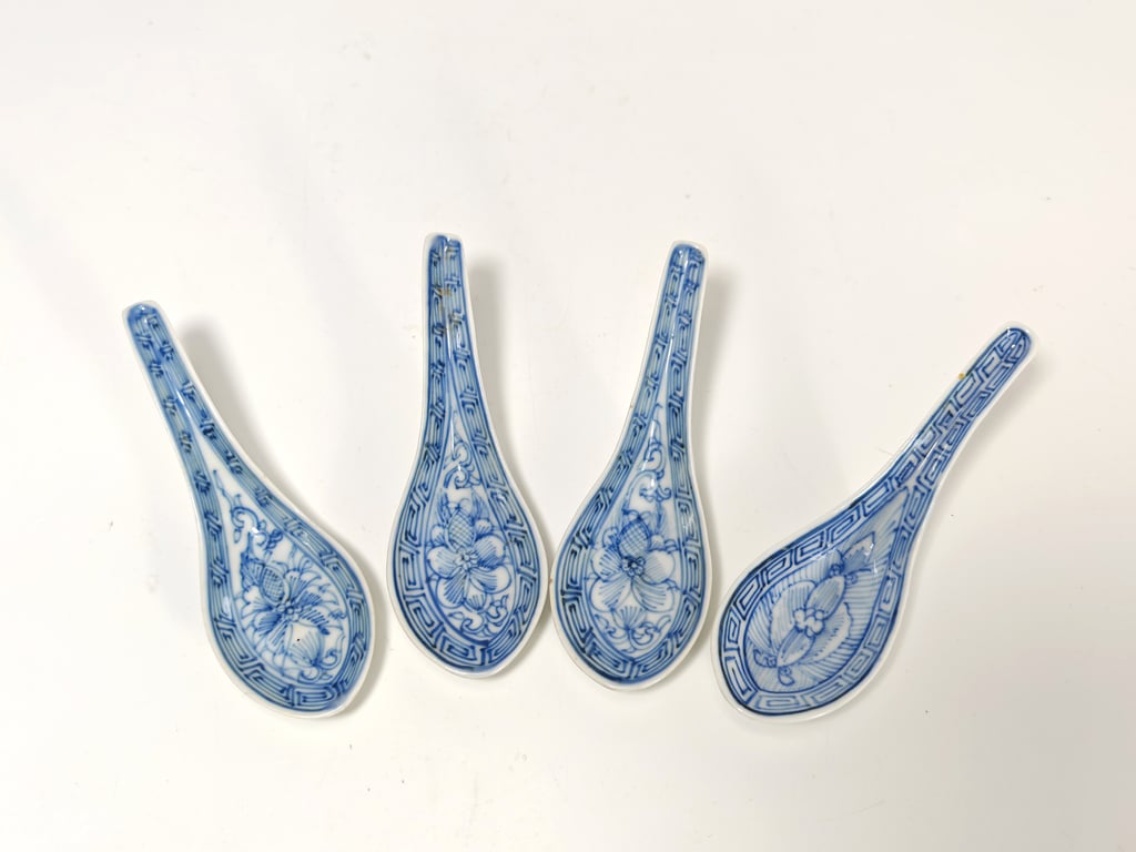 Late Qing Dynasty Blue & White Flower Scrolls Key Fret Border Spoons 晚清 青花花卉缠枝回纹沿边勺子, Qty - 4