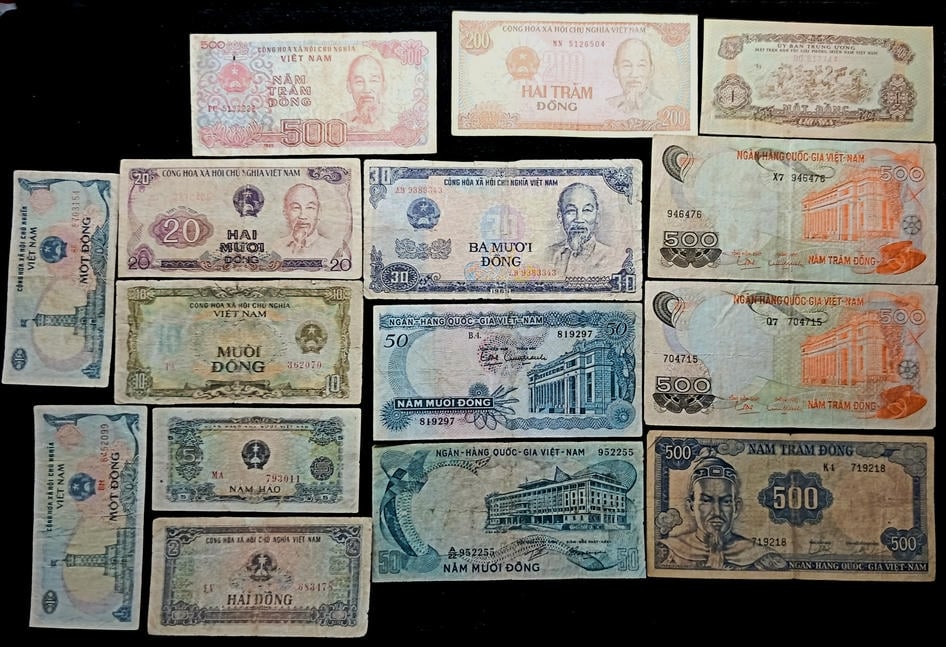 Viet Nam, 1985,20 Dong, ZD 7870405 ( VF - AVF ), 1980, 2 Dong, EV 683478 ( VF - AVF ), 1985, 1 Dong, BM 8452099 ( VF - AVF ), 1987, 200 Dong, MN 5126504 ( AVF - EF ), 1985, 30 Dong, AB 9383343 ( G - F, Repair ), 1972, 50 Dong, A/22 952255 ( F - VF, Repair ), 1988, 500 Dong, FC 5138222 ( VF - AVF, Leopard S/N #222's ), 1980, 10 Dong, ( F - VF, Repair ), 1969, 50 Dong, B.4. 8819297 ( VF - AVF ), 1970, 500 Dong, X7 946476 ( VF - AVF ) and Q7 704715 ( VF - AVF ), 1966, 500 Dong, K4 719218 ( VF - AVF ), 1976, 5 Dong, MA 793011 ( VF - AVF ), 1985, BB 97031154 ( VF - AVF ), 1963, 1 Dong, D0 817744 ( VF - AVF, Repair )