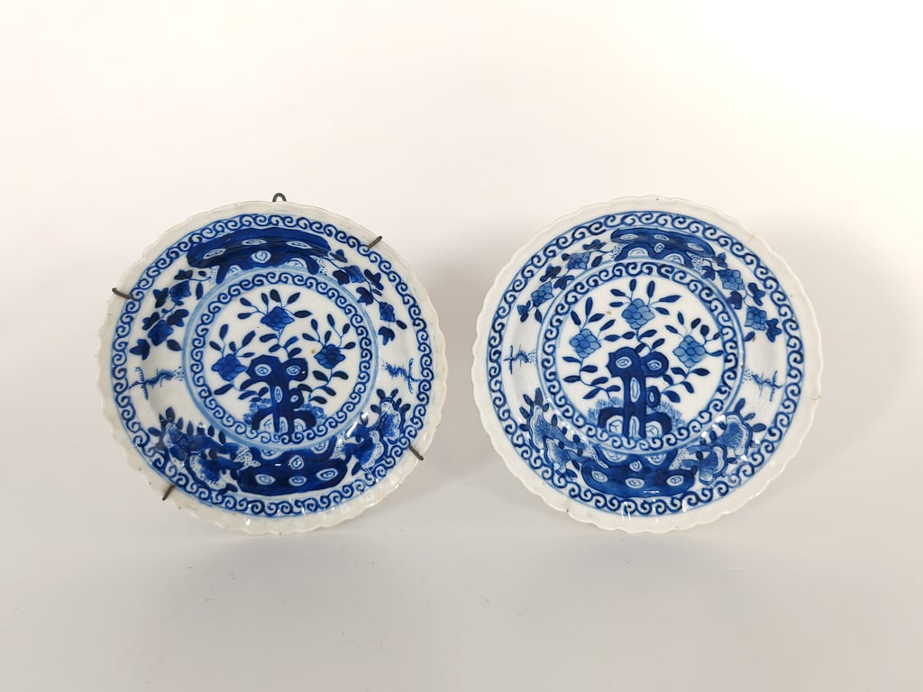 Late Qing Dynasty Blue and White Lingzhi Plates 晚清 青花灵芝盘, Qty - 2