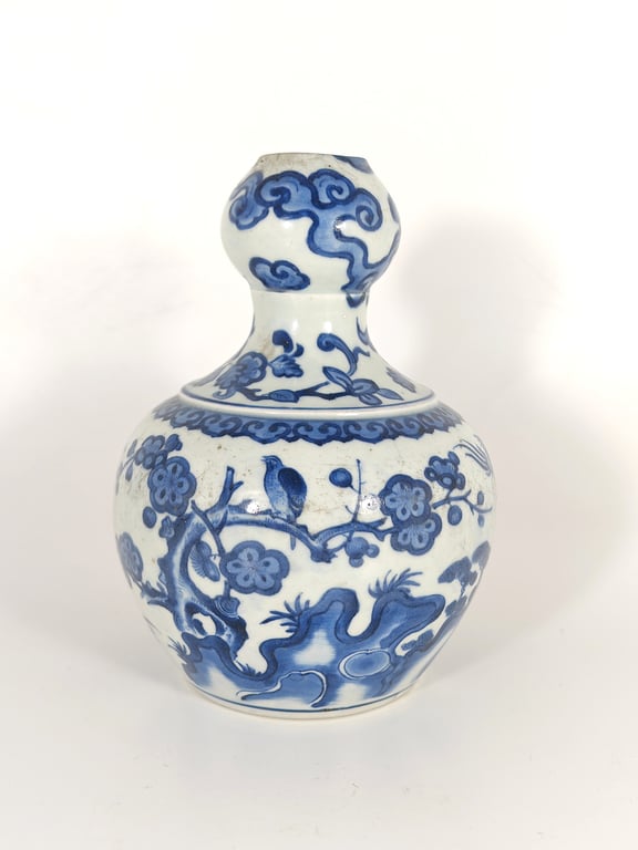 ⭐ Late Ming Early Qing Dynasty Blue and White Flowers Pinus Magpie Gourd Vase 明末清初 稀有青花花卉松树喜鹊葫芦瓶, Qty - 1