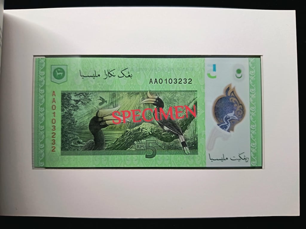 Malaysia，2012，5 Ringgit / 1 Ringgit，AA0103232，Sign.Z.Aziz，UNC，First Prefix#AA‘s，1 Qty 