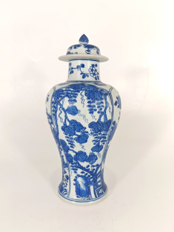 Qing Dynasty Kangxi Blue and White Flowers General Vase 清康熙 青花花卉将军罐, Qty - 1
