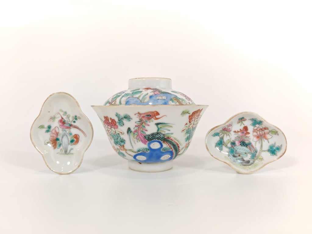 Late Qing Dynasty White Ground Phoenix Pheasant Peony Lidded Bowl and Spoon Rests
晚清 白地凤凰雉鸡牡丹盖碗与勺托, Qty-3