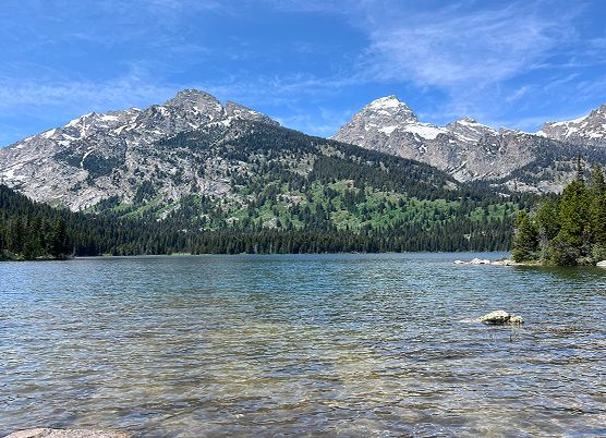 A picturesque lakeside in front of a beautiful mountain