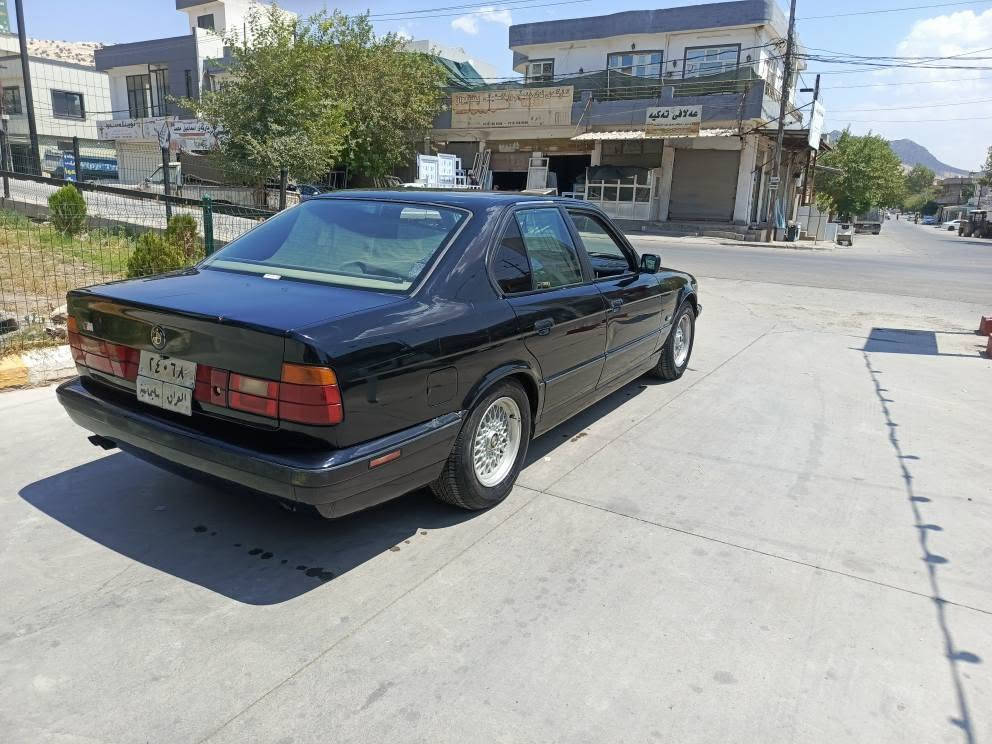 سڵاو خوا bmw 1993فول 525ئۆتۆماتیک دەعمو لئ دراوی نییە دواو پێشی کەپسە هەموو گیانی بەشەرت کێڕو مەکینە بەشەرت چوار تایەو ویلی تازەی لەژێرە سەنەوی بەسەر چوە تەحویل خرامە بەشەرت چرکەو 100$ببڕە سەیارە ماڵی خۆمانە ئاڵوگۆڕوم نیە تەنیا فرۆشتنە ژ.م***********      ژ.م *********** السليمانية, العراق
