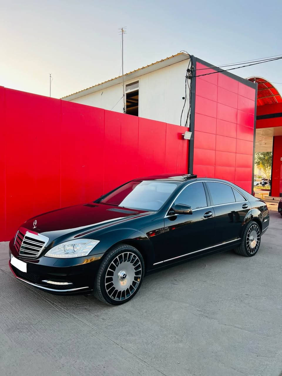 🚘 بەناوی خوای گەورە بۆ فرۆشتن

✨ Mercedes-Benz S550 – مودێل 2009 (شکڵی 2013) ✨

🔹 بێ چاڵ، بێ شوخت
🔹 مەکینەی مەرخوبەکە
🔹 قەپات بە مواسەفاتی تەواو
🔹 Sunroof / سلاید
🔹 ٥ پەردەی ناوەوە
🔹 ناز و لەیلیە ✨

⭐ مواسەفات و ئیمکانات:

✅ دەرگای Soft Close و سندوقی کارەبا
✅ جامەکان پۆلۆ و ڕەیس
✅ فۆتۆ و بیلاد
✅ AIRMATIC ـی ئەسڵی؛ بەرز و نزمکردنی سەیارە
✅ چوپەکانی AIRMATIC بە شەرت
✅ شاشەی گەورە و گێچی ئەلیکترۆنی تەواو
✅ ٤ کۆشنی جلدی فەخامەت
✅ کۆشنی سارد + گەرم + Massage
✅ خەزن/Memory بۆ کورسییەکان
✅ Xenon + LED
✅ لایتەکان لەگەڵ سوکان دەسوڕێنەوە و بەرز و نزم دەبن
✅ سیستەمی دەنگی Burmester – 13 Speakers 🔊
✅ 6 CD
✅ تەبریت و سندوقی کارەبا
✅ سنسۆری پارک و کامێرا
✅ Keyless / Smart Key
✅ سنسۆری باران و ڕووناکی
✅ دوو ناوچەی کولەر و گەرمکەرەوە
✅ Rear Sunshade / پەردەی پشتەوە
✅ Chrome Package ـی تەواو
✅ رینگی جوان و تایەری پاک و باش
✅ زۆر مواسەفاتی تری فەخامەت و VIP

🚗 دۆخی سەیارە:

🔸 گێر و مەکینە هەرگیز نەکراونەتەوە
🔸 تازە سێرفیس کراوە
🔸 سەیارەکە زۆر پاک و جوانە
🔸 چەندین ساڵە لە دەستی خاوەنەکەیە و کەم بەکارهاتووە
🔸 بۆ کەسێک کە بەدوای S-Class ـێکی پاک و فەخەم دەگەڕێت، هەڵبژاردەیەکی زۆر باشە ❤️

💰 نرخی داواکراو: 98,000$ (نەوەد و هەشت هەزار دۆلار)
💡 نرخەکە قسەی تێدایە بۆ کەسێکی جدی و خریدارە ڕاستەقینە

📞 بۆ زانیاری زیاتر یان بینینی سەیارە:
👉 پەیوەندی بکە بە ژمارە:***********
📱 WhatsApp بەردەستە – نوسین یان بانگ بکە
📍 بینین لە شوێن بە ڕێککەوتن (پێویستە پێشتر پەیوەندی بکەیت)

⚡ تکایە تەنها کەسانی جدی پەیوەندی بکەن

🔥 S550 ـێکی فەخەم، پاک و جیاواز — هەنگاوێک تەنها لە تۆ دەوێت بۆ خاوەنداری کردنی. أربيل, العراق
