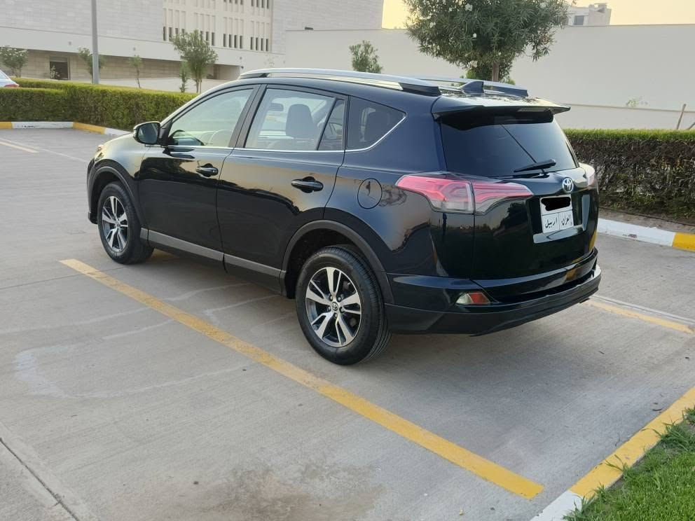toyota rav4 2018 XLE 
‎(سعری :155 وەرەقە مەجال )
‎
‎تۆیۆتا ڕاڤ فۆڕ 
‎مۆدیل : 2018 
‎١٢٩ هەزار کم ڕۆشتیە 
‎مواسەفات: XLE سلاید فول مواسەفات 
‎ناو سپی ، ڕاداری ئاوێنە ، سندوق شەفت ...هتد 
‎دەبل ئەکسل 
‎گێرو مەکینە بەشەرت 
‎دوو پارچەی سبوخە (سندوق ، بۆنید )
‎ئەرباگ بیلادیە نەتەقیە  
‎سەنەوەی دوو مانگی مایە 
‎شوێن هەولێر 
‎ڕەقەم تەلەفۆن : *********** 
‎رەقەم شانسی : 
‎2T3RFREVXJW837205
‎ أربيل, العراق
