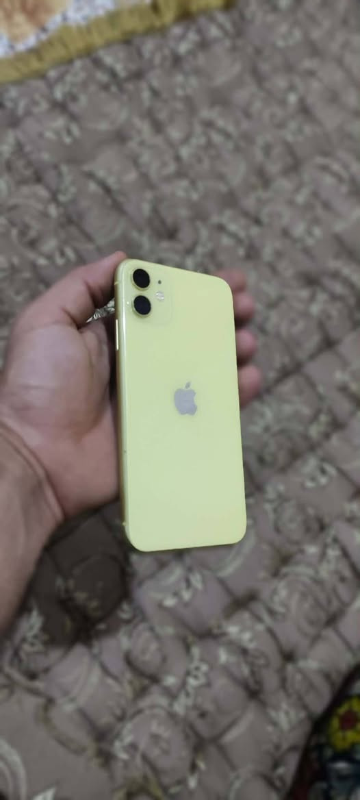 ايفون 11 نظيف فوول ما مفتوح 
كلشي بلادي 
ذاكره 128
بطاريه 76 بلادي 
واتساب او اتصل ***********
