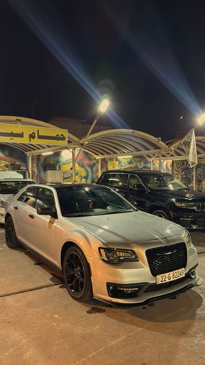 للبيع كرايسلر300 موديل 2021 مكينة V8 فول كامل لونها سلفر وداخلية اسود  مختم S بيها فتحة سقف بانوراما، كير أوتوماتيك، تشغيل بصمة ودخول ذكي، شاشة وكالة وكاميرا خلفية، حساسات أمامية وخلفية، مقاعد جلد كهرباء مع تدفئة وتبريد، مثبت سرعة ومكيف دبل زون، جنوط وكالة وأنظمة أمان كاملة. ممشاها١٠٣ ألف، السيارة مرتبه وحلوه عنواني بغداد زيونه للاستفسار اتصل ***********
￼

