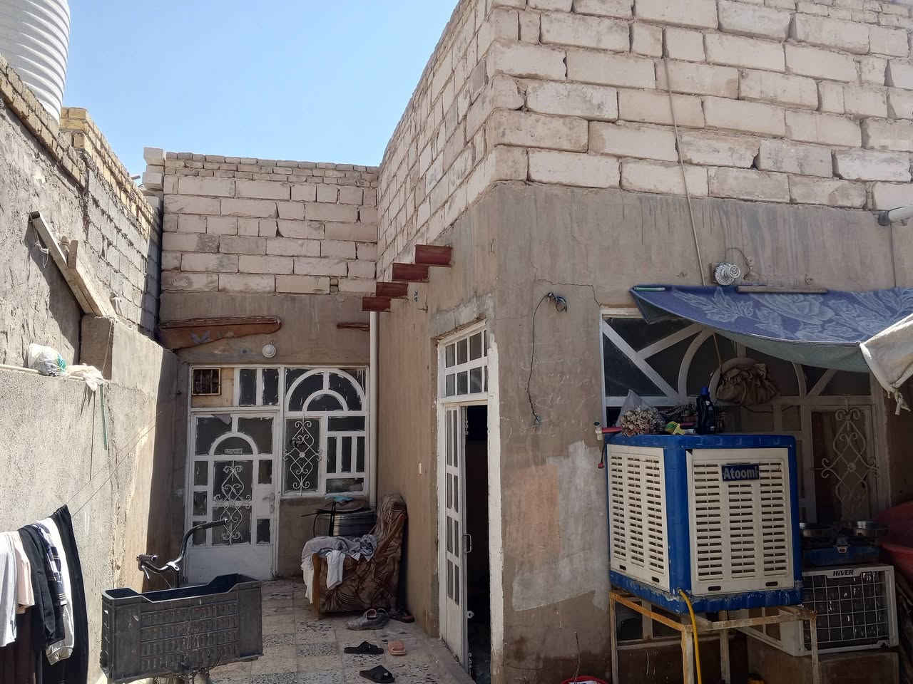 بيت للبيع خلف ميثم التمار يتكون من غرفه وصاله ومطبخ واستقبال المساحه 115الرقم*********** اخون ماعندي نت على المخابره بيت مناسب
