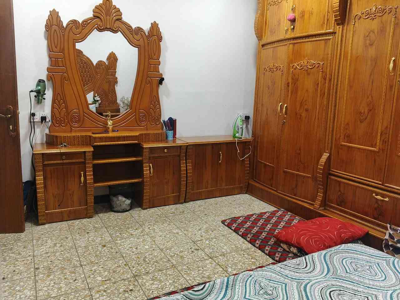 غرفة اخشاب  صاج كامله نظيفه  و ثلاجه  بيكو و مكيف جبسون للبيع  كل شي وسعره للاستفسار *********** مكاني بغداد الغزاليه
