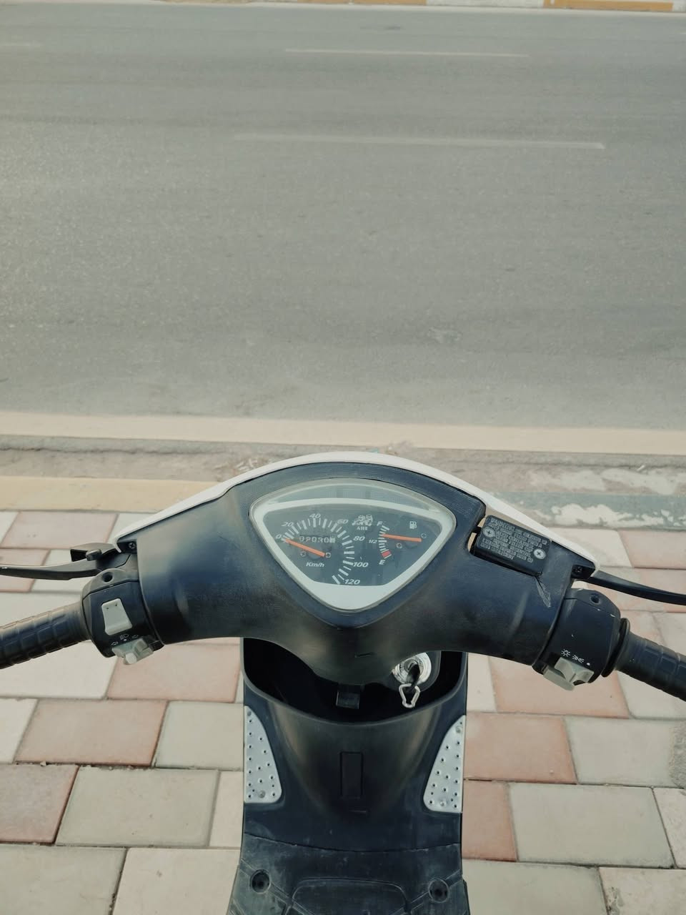 سلام عليكم ماكس عدله للبيع السعر 600 وبيه مجال مستعجل عليه دراجه كدام عينك مابيه شي محركه فقط ولفات مفتوحه المكان كربلاء حي العامل رقم *********** وبي واتساب بوشه 49
