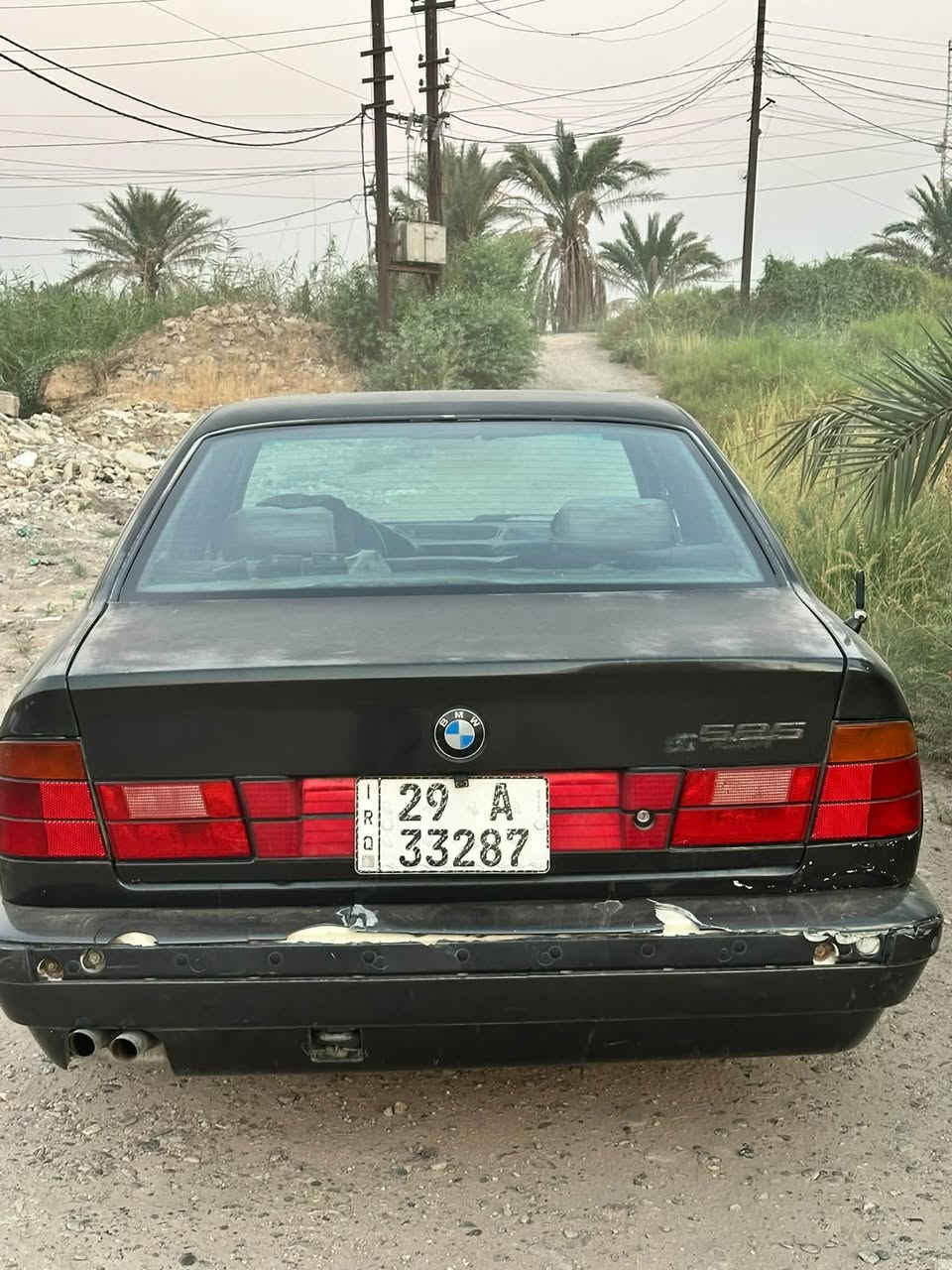 السلام عليكم 
للبيع  BMW 525
موديل 1991 رقم واسط إنكليزي باسمي 
تبريد شغال كير محرك مكفولات حجم 25 مفتوح
مكان بغداد سعر 39 ورقة وبيه مجال 
للاتصال ***********
