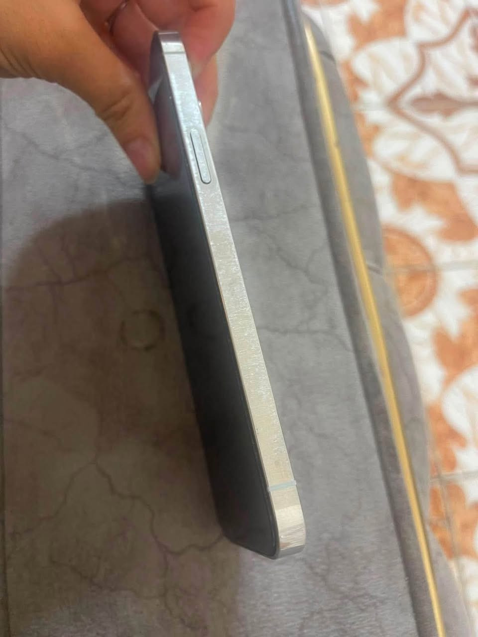 السلام عليكم ايفون ١٢برو ماكس شرق اوسط ممفتوح على فحص جهاز نضيف بطاريه81ذاكره256السعر 450وبي مجال بسيط ***********
