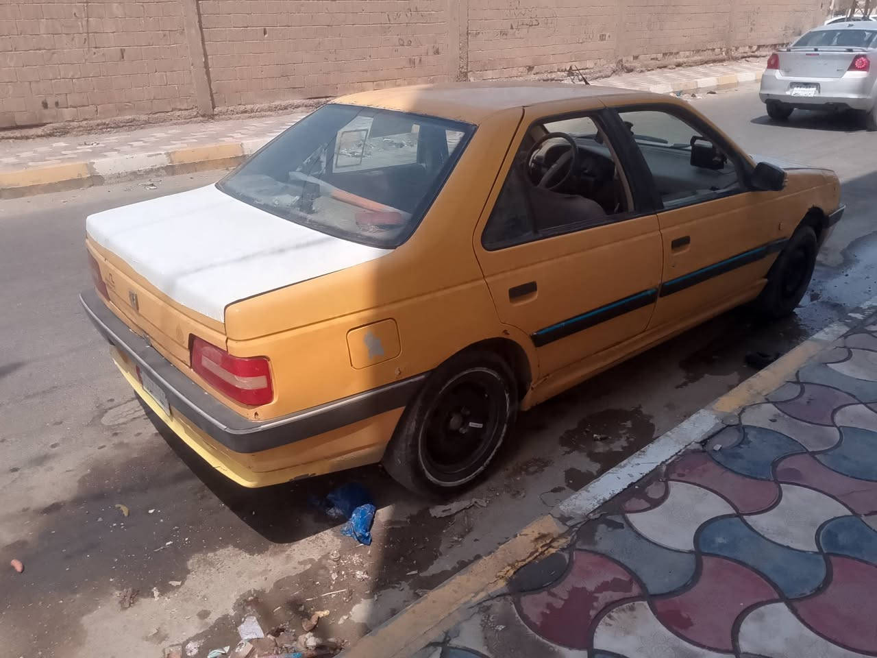 السلام عليكم بيجو 405 لميس رقم بغداد للبيع سنويه صالها شهر صاقطه مصفره هيئه وخط وبحث  مكينه بيها شويه ضعف بس ناعمه حدايه نضيفه باتري نضيفه شاشه ايباد سياره جاهزه كبل الشارع كهربائي كلها شغاله مكاني الناصريه السعر 16 ***********
