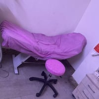 مرحبا عندي سرير وكرسي للبيع تواصل عل هذا الرقم 07736519454