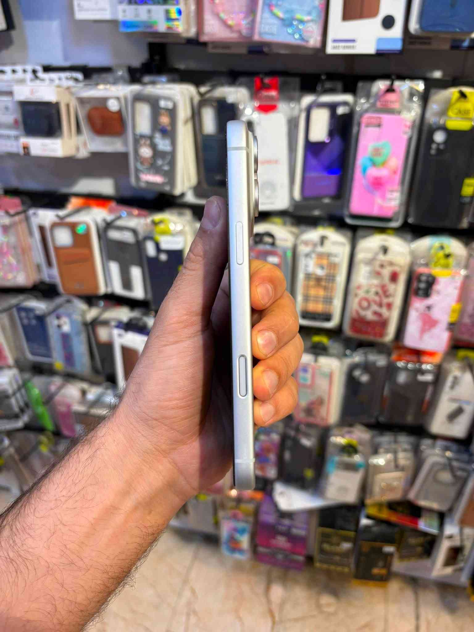 السلام عليكم
Iphone 17 pro max 256GB
نظافة ‎%‎
بطارية 100 مشحون 22 مرة
مستعمل شهر واحد فقط
مكفول من التصليح ومن أي خلل
عربي شرق أوسط ضمان ماستر
مع باكيت وكيبل أصلي
السعر مليون و800 قفل
مكاني بغداد العامرية
***********
