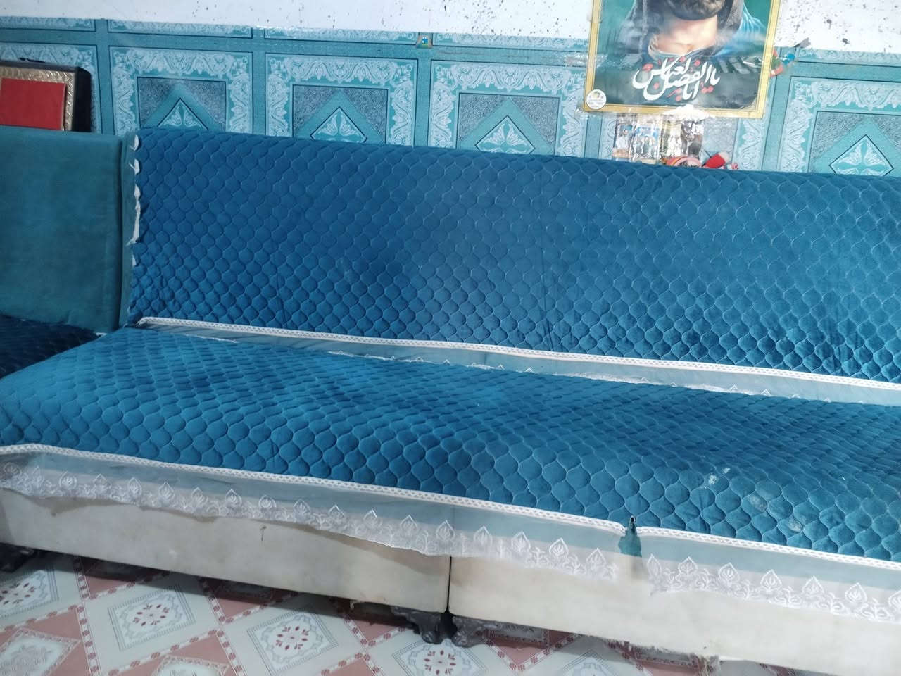 ديوان خمس مقاعد للبيع عبود شراشف مالته ديوانيه حي العسكري صدر الرابع 125 وبيه مجال للاستفسار***********

