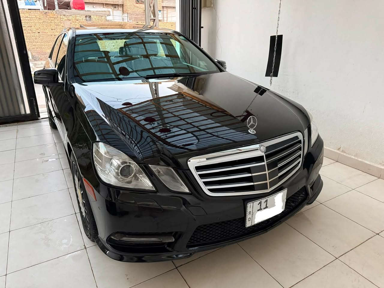 مرسيدس بنز E350 (فئة E-Class / W212)
رقم بغداد بأسمي ( سنوية وهزه جديدة)
 سنة الصنع: 2012
 المحرك: 6 سلندر - 3.5L
 المسافة المقطوعة: 103,000
 رقم الشاصي: ⁠WDDHF8JB5CA617911⁠
المواصفات
 فتحة سقف (سلايد روف)
 كراسي (كشنات) جلد شركة بحالة ممتازة
 شاشة رئيسية + كاميرا خلفية بلاد
 نظام صوتي ضخم ومجسم مزود بـ أمبليفاير (Amplifier)
 بلوتوث (Bluetooth) للمكالمات والموسيقى + منفذ AUX / USB
 تحكم استيرن كامل + مثبت سرعة (كروز كنترول)
 كشنات كهرباء + ذاكرة خزن (Memory Seats)
 حساسات + تدفئة بالكشنات
 تكييف ممتاز جداً (تبريد قطعتين)
 أنظمة سلامة: ABS ،ESP (مانع انزلاق) ،وسائد هوائية متكاملة (Airbags)  بردة جامعة خلفية كهرباء + بردات جانبية خلفية بعد هوايه بيه مواصفات …

المحرك والكير والتبريد والصدر ممتاز الحمدلله ماناقصه اي شي سياره مال بيت
تخم تاير باتري جديد 
 السعر: 153 ورقة ($15,300)
 المكان: محافظة الديوانية
 للتواصل والاتصال: ***********
