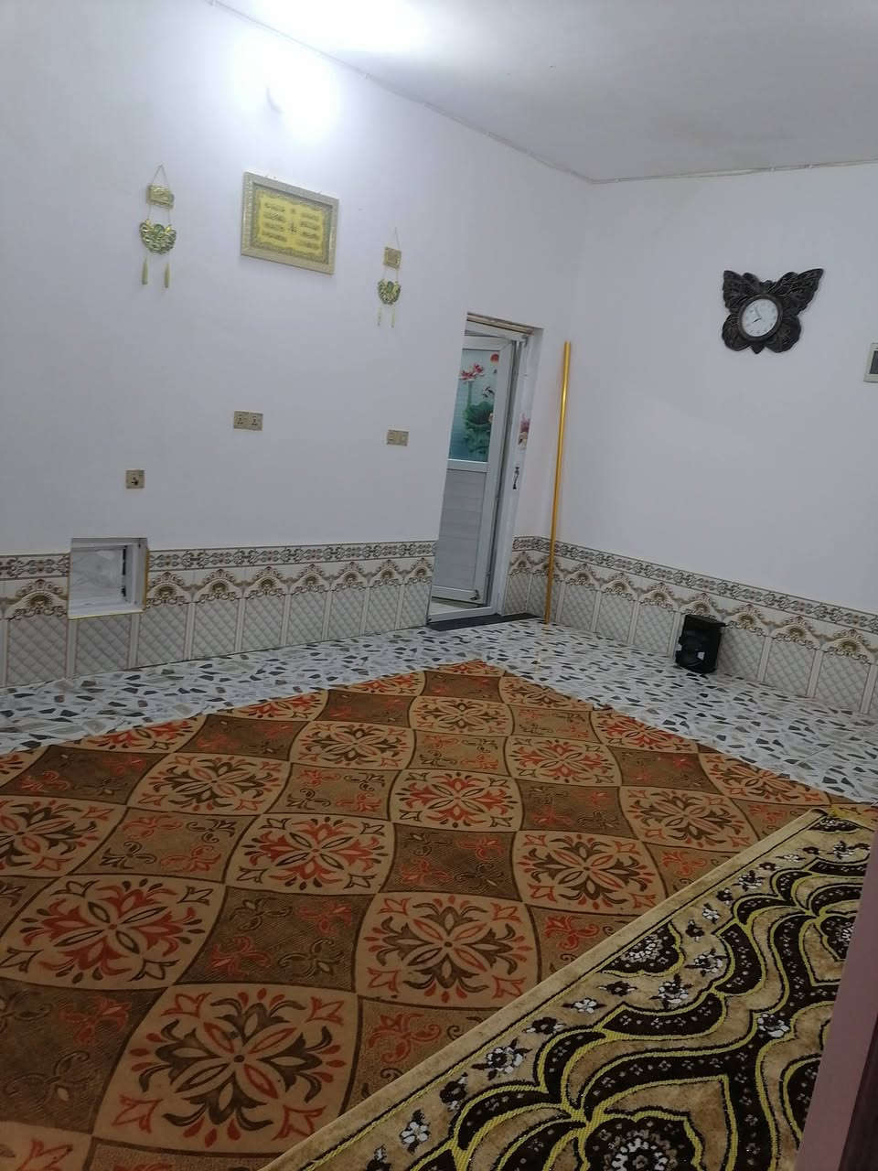 المساحه  525  متر  // بي غرفه وصاله ومطبخ وستقبال وتخاريج والباقي حديقه للبيع بطريق يا علي عمود 149 قريب الشارع كربلاء نجف السعر 45 /// ***********
