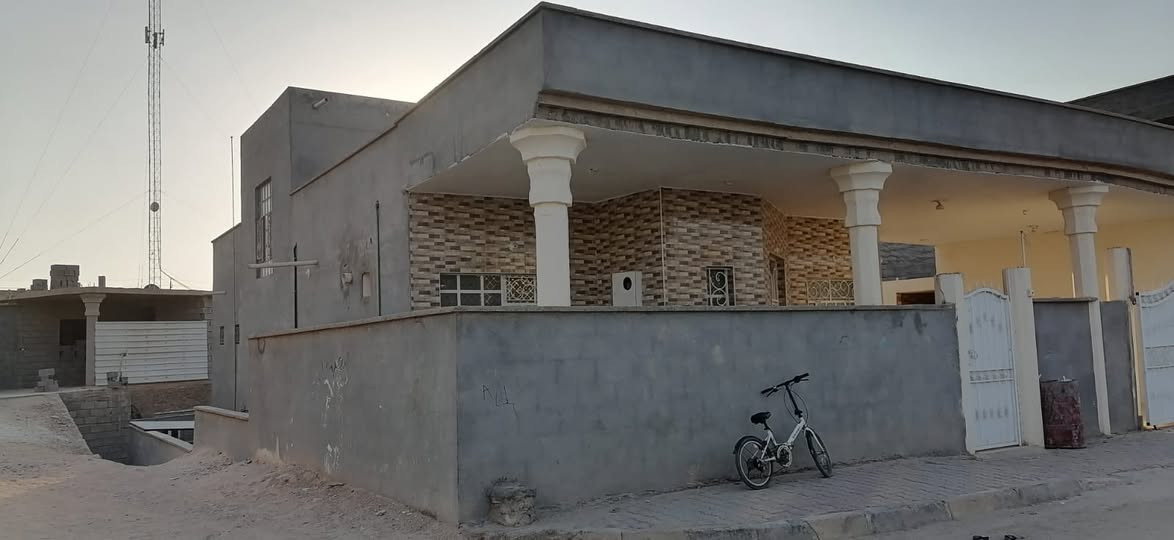 للبيع ... 
دار مساحة 484 متر 
سند طابو صرف 
بناء جديد
كما موضح بالصور 
طابقين / طابق ارضي / طابق ثاني
سيراميك 
تبليط خدمات كاملة 
العنوان // بروانه الهضبة 
السعر 100 مليون قابل للتفاوض
للاستفسار : مراجعة المكتب او الاتصال على الارقام التالية ....
***********
***********
بادارة : ابو مريـــــــــــــم 
🌹🌹🌹🌹🌹🌹🌹🌹
