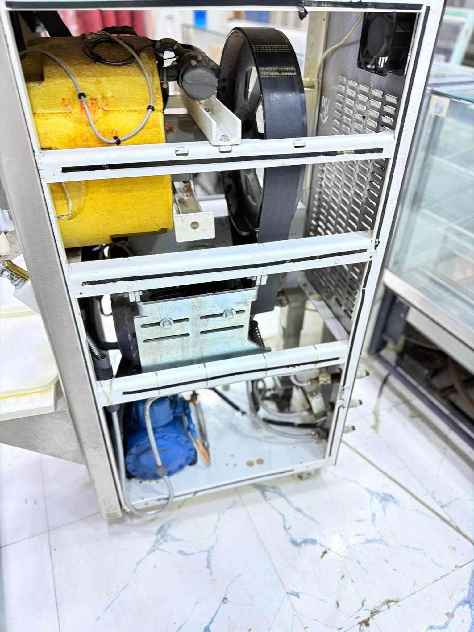 انتاجيه dsبروماك ايطاليا
8لتر 

مستخدمه اخت الجديد 

وكاله الاصليه 

الموصفات تعرفهه اهل المصلحه 

تبريد ماء 

3فيز 

السعر والتفاصيل الاتصال ع الرقم 

***********

***********

العنوان البصره
