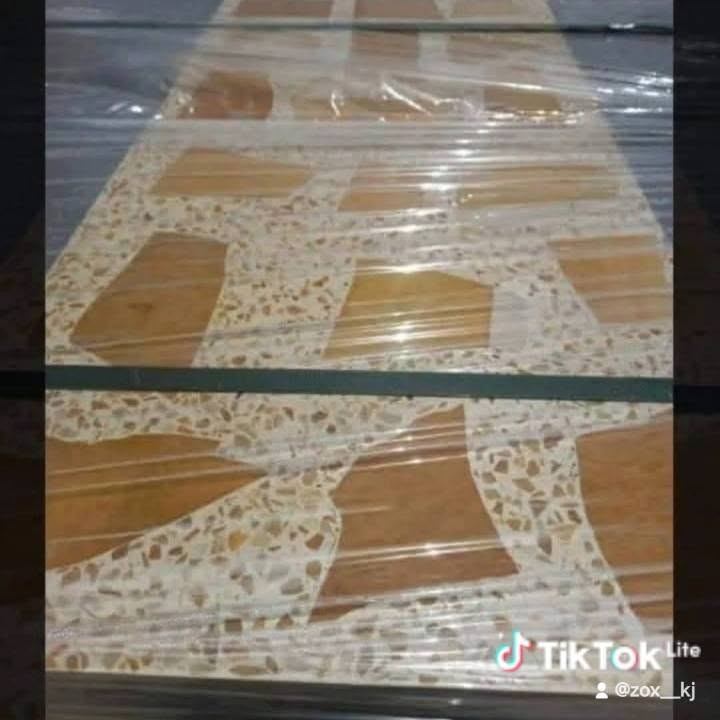 *********** السلام عليكم 
كاشي موزايك و مرمر شغل درجة أولى
نقدّم لكم أجود أنواع الكاشي،  

***********

 يوجد لدينا شتايكر ملون وعادي قياس 80*80//60*40/40*40 ستفسار الاتصال *********** حياكم الله

نص مكتوب في الصور:
- Tik Tok Lite @zox__kj
- Tik Tok Lite
- @zox__kj
- TikTok Lite
- @zox_kj