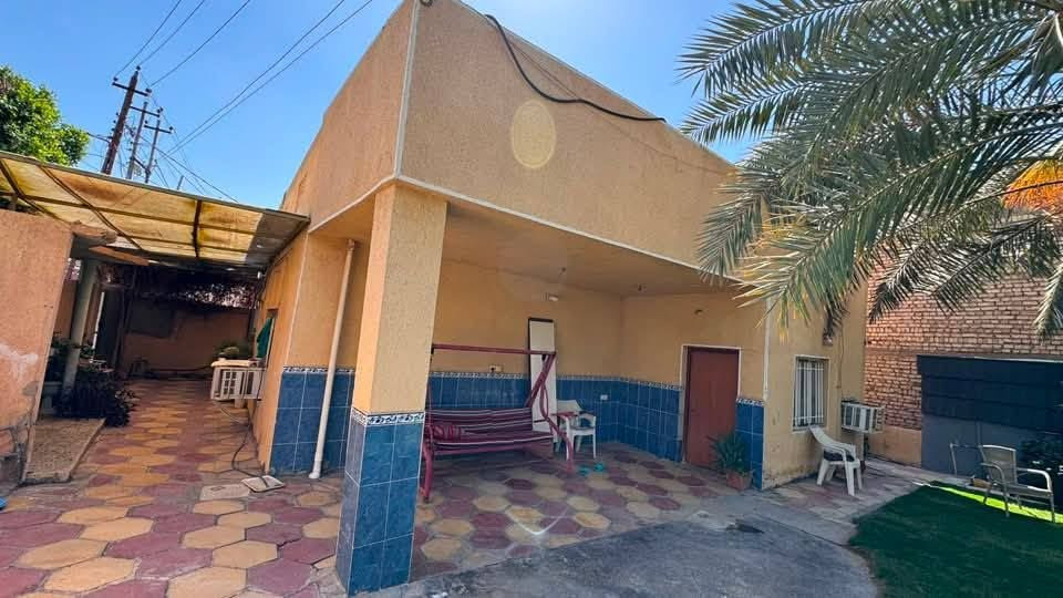 السلام عليكم ورحمة الله وبركاتة 👋👋
_____عقار مميز للبيع _____
دار للبيع 🏡🏡المساحه 260متر 
مطل علئ الشارع الرئيسي 🛣الرابط بين جزيره بغداد السايحه وناحيه الراشديه 

آلَبًنِآء 🏡👷‍♂️👷‍♀️🏚
1. طابق واحد 
.2. يحتوي علئ 3غرف نوم 💤🛌
3. مطبخ +صحيات 
4. صاله لاستقبال الضيوف 
صنف العقار  طابوا ملك صرف شخصي✨
العنوان بغداد الراشديه منطقه كاظم العلي
🌐🌐  
للتواصل لمعرفه السعر الإتصال علئ الرقم 
*********** واتساب او اتصال 

#هاشتاك #فيسبوك
