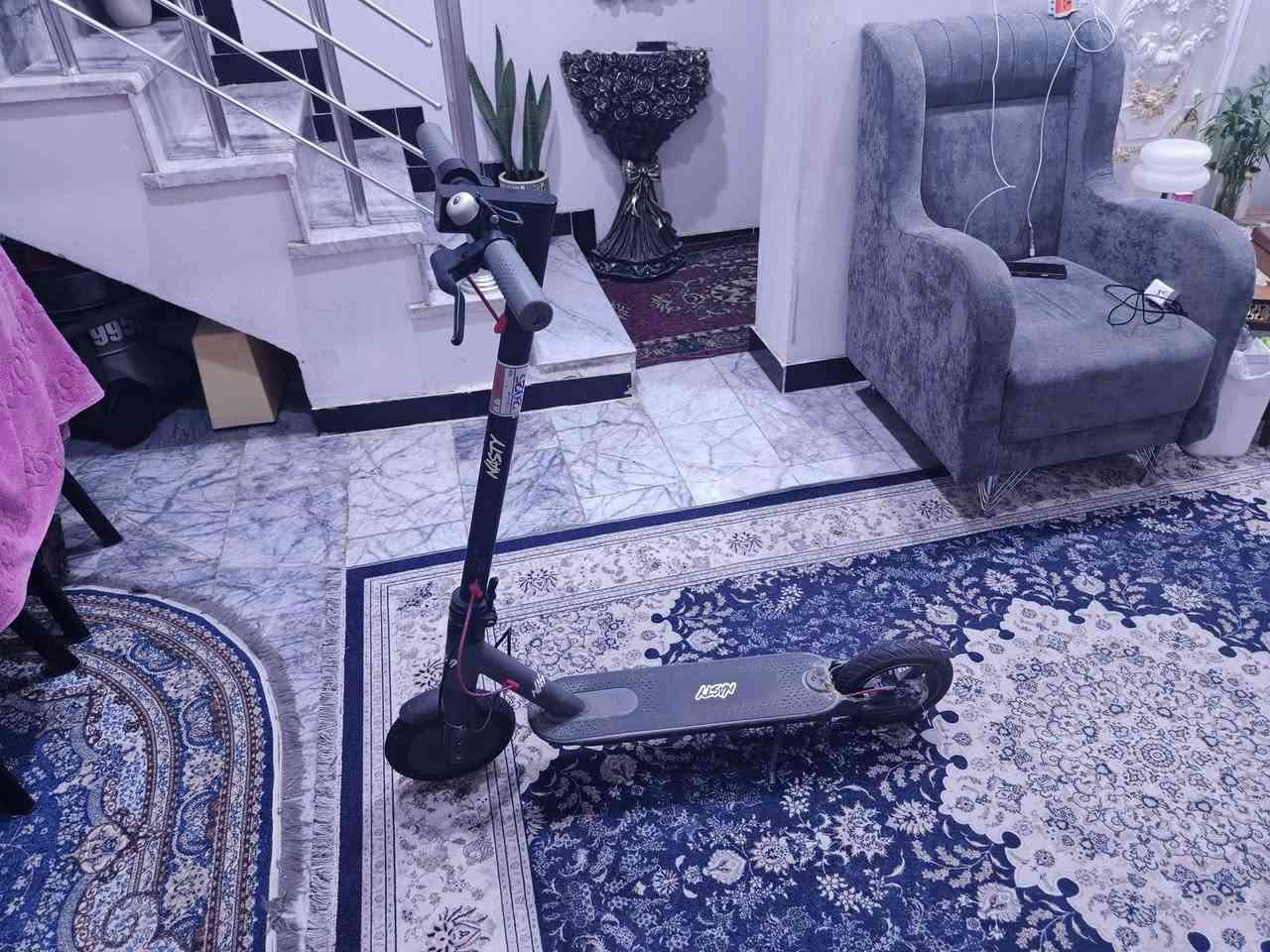 سكوتر كهربائي نظيف للبيع للاستخدام اليوم والتنقل
السرعة القصوى 30 كم
يقطع مسافة 60 كم بالشحنة الواحدة قوة المحرك 1000 واط
البطارية 100-240 v فولطية
زمن الشحن 4 ساعات
يتحمل وزن 120 كجم
الاطارات 10 بوصة مريحة لامتصاص الصدمات 
قابل للطي لسهولة وضعه بالسيارة او الخزن
بريك امامي نظام E-abs الكتروني
مقاوم للماء
مصباح امامي ضوء قوي
استعمال قليل
للتواصل : ***********
