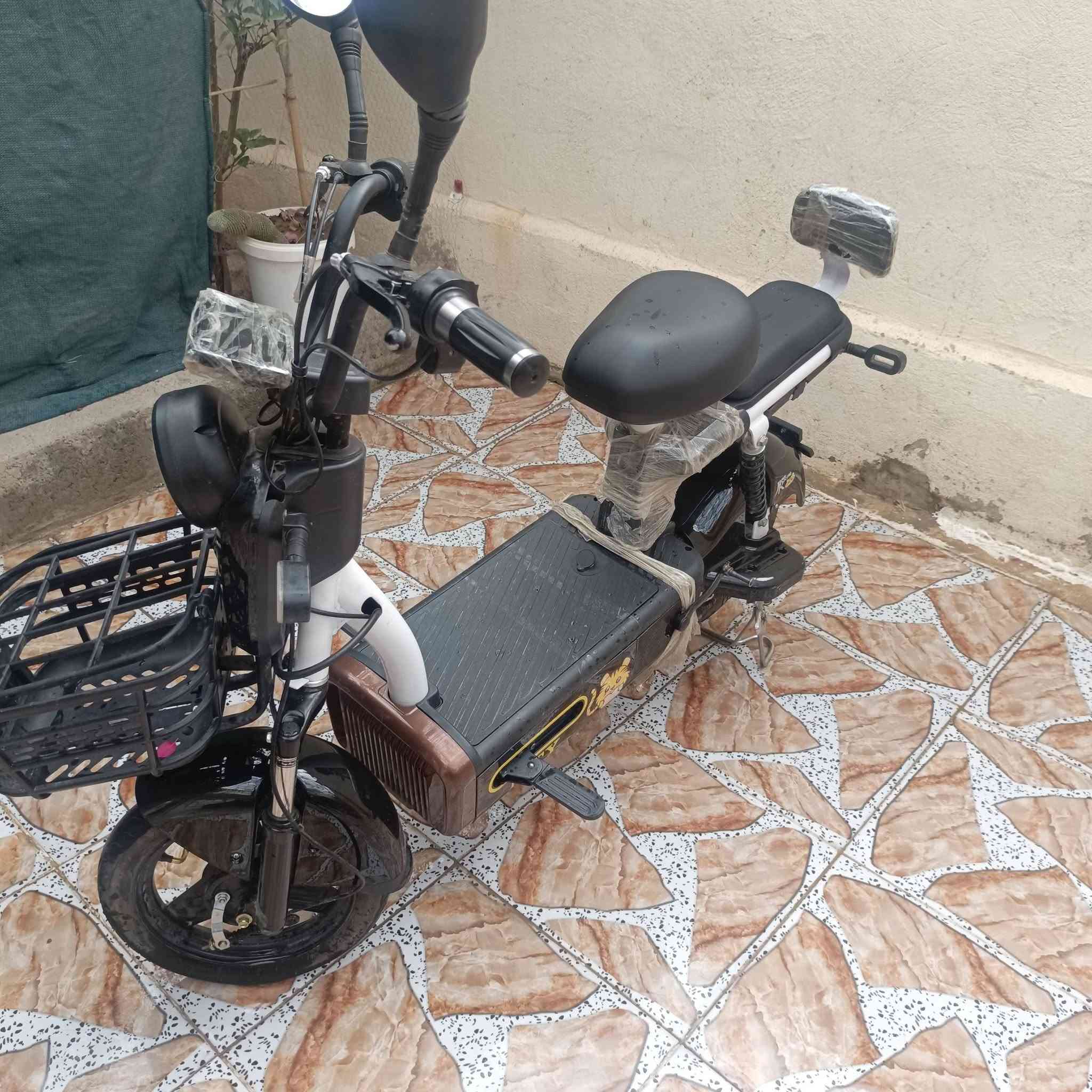 للبيع درجة شحن حجم 14 نظيف
السعر 250الف بي مجال 
رقم الموبايل ***********
