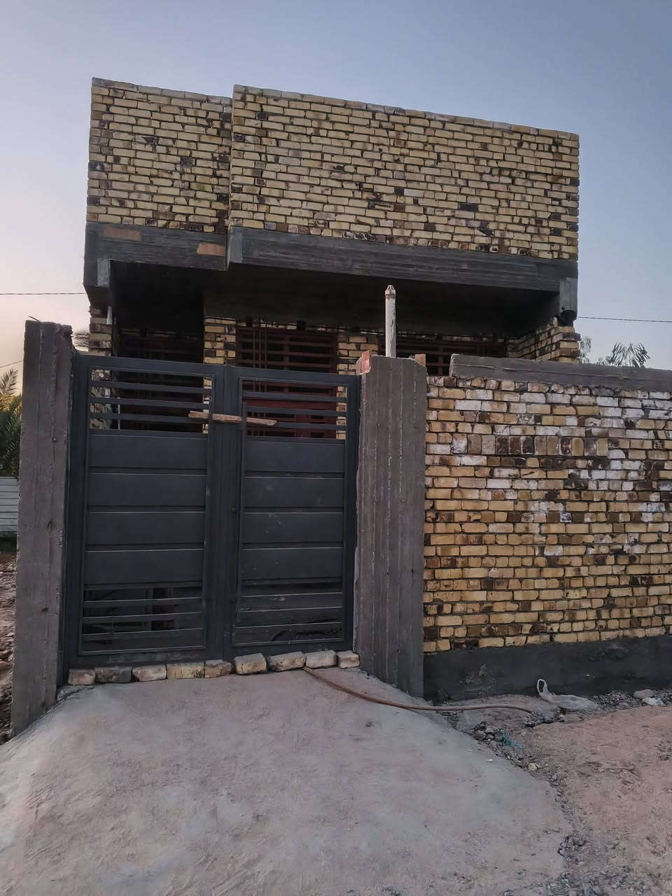 دار للبيع ⚠️ مساحة 100 متر طابو زراعي سند 25. عرض الشارع 9 امتار شارع محترم وخدمات كاملة بناء طابوق درجة أولى احتواء منزل غرفة نوم مجموعة صحيات داخلي وخارجي مضيف مطبخ هول يحتوي على سطحين معزولين يبعد عن شارع العام 75 متر شارع مشجر سعر 55 وبي مجال ⚠️
‏‪***********‬‏
دار للبيع ⚠️ مساحة 100 متر طابو زراعي سند 25. عرض الشارع 9 امتار شارع محترم وخدمات كاملة بناء طابوق درجة أولى احتواء منزل غرفة نوم مجموعة صحيات داخلي وخارجي مضيف مطبخ هول يحتوي على سطحين معزولين يبعد عن شارع العام 75 متر شارع مشجر سعر 55 وبي مجال ⚠️
