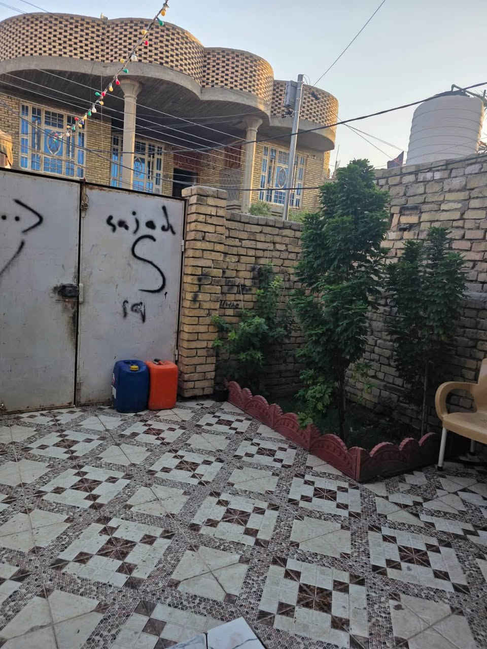 🏡 دار سكن – طابو صرف

📍 حي السيدة زينب قرب شارع الحولي 

مساحة  140 م² + فضلة 15 م²

🔹 استقبال 
| صالة | 
غرفة نوم 🛌 | 
مطبخ | حمامات 🛁 
| طارمة
🔹 طابق ثاني هيكل بدون سقف

💰 السعر: 135 

🏢 مكتب الدناني للعقار
📞 ***********
📞 ***********
