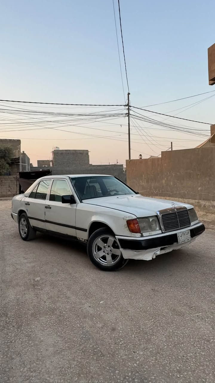 السلام عليكم مكلف بل نشر
مارسيدس دب للبيع مكينه وكير حداديه كله جديد 
رقمها بغداد 
السياره جديده تخم تاير 
سنويه  ل ٢٩ 
عنوان بابل 
السعر ٢٥ وبيها مجال 
رقم ***********
