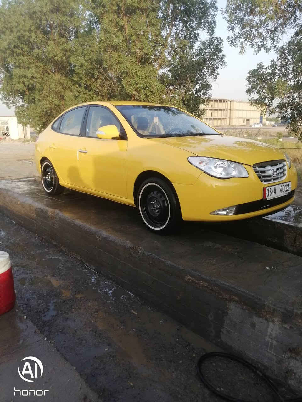 السلام عليكم بيع او مراوس       انترا ١١ خليجي   محرك ١٦٠٠   كير  مكينه لا تنقيص ولا تبخير تبريد شغال    حاويه الضرر  تبديل جاملغ وبنيد ولغد شاصي بل مقده قليل  تخم تاير جيد   سنويه ٣١  رقمه بابل مالكه ديوانيه مركز السعر ‏( ٩٣ وبيهه مجال  ‏( ***********

نص مكتوب في الصور:
- AI HONOR
- AI
- HONOR