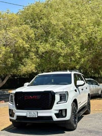 يوكن GMC موديل 2024 فئة SLE   رقم بغداد باسمي سيارة ماشية 15000الف ميل...