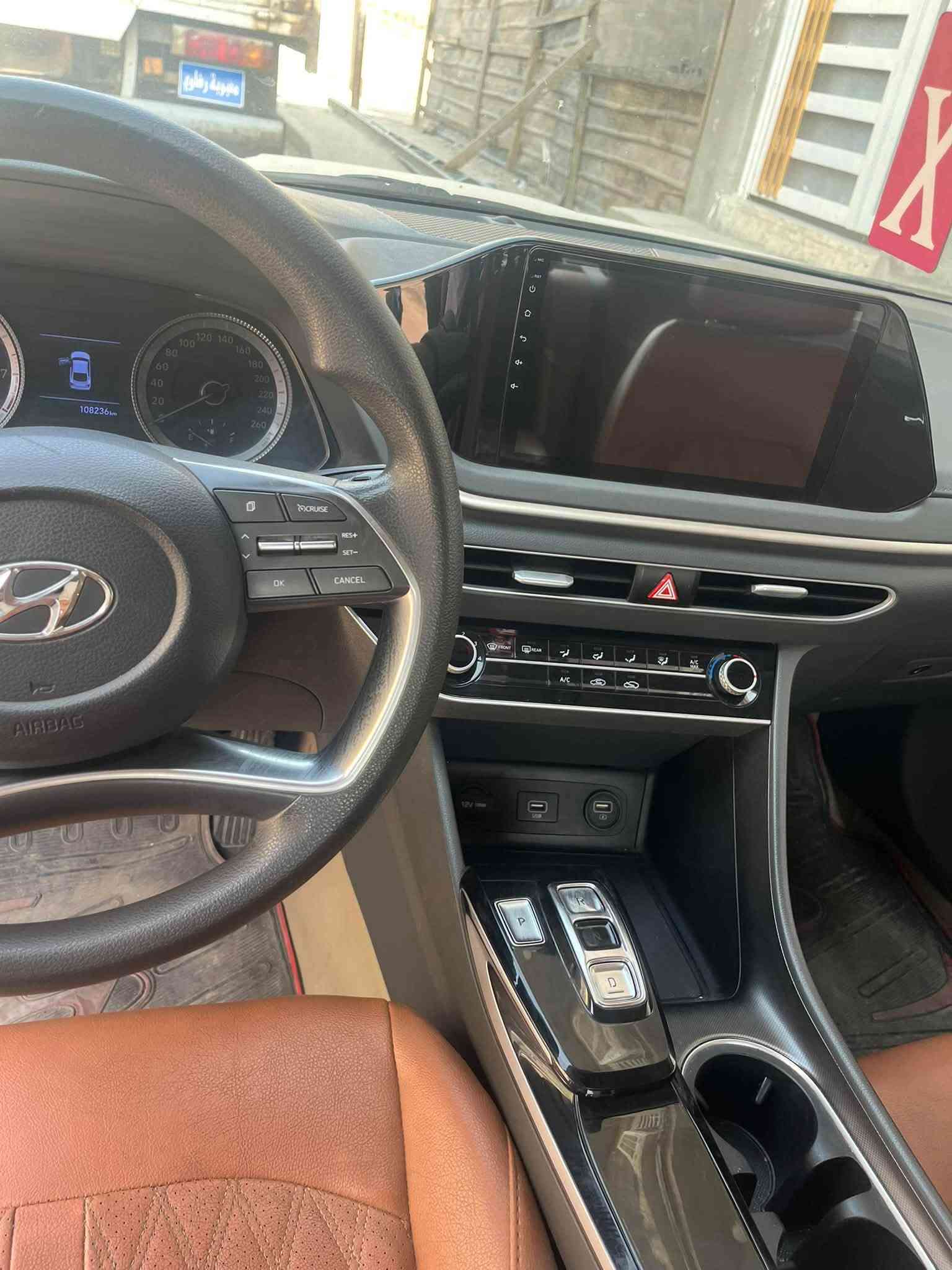 السلام عليكم
سوناتا خليجي ٢٠٢٠
محرك ٢٠٠٠ دوش
ماشية 108 km 
مواصفاتها standard 

گير بيانو ، مقاعد جلد، شاشة كاربلاي حساسات امامي خلفي، لون السيارة شمباني متغير ، بالليل رصاصي بالنهار فضي وذهبي 

السيارة نضيفه اخذتها بيها ضربه كلش خفيفه بالجاملغ مال سائق 
وعندي تضرر البنيد فقط الحافه مال عكس السائق بدون دواخل الضربه خفيفه والسيارة كلش نضيفه .

للأستفسار ( *********** )

