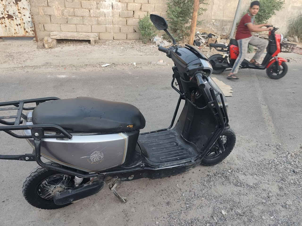 سلام عليكم سكنس  موديل2025.  7 بطاريات كبار  @نظام Rكلشي كلشي بيه شغال كهربايات بريكات  لايت الدي عالي ناصي سعر 400 بيها مجال مكاني بغداد بوب الشام ا***********التصال
