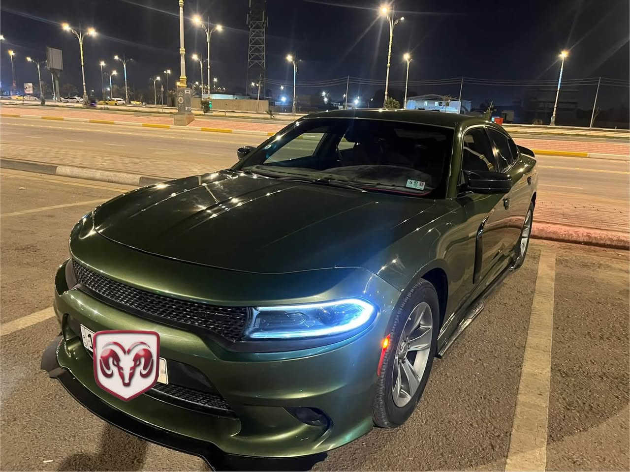 السلام عليكم
للبيع او المراوس حسب القناعه 

دودج جارج sxt وارد امريكي موديل2022 رقم بغداد انكليزي ماشيه 75 ميل حادث جاملغ وبنيد جهة السياق وقطعتين كلير من امريكا فقط باقي السياره كفاله لون مميز جاهزه بدوون نقص مواصفات اساسيه بصمه دخول ذكي 
شاشه جبيره تدعم ابل كار بلي كشن كهرباء تطعيم كاربون فايبر للدواخل كلش حلوه السياره وجاهزه على آخر حبايه سيرفس كامل للسياره بدوون چيك محرك شرط 
السعر 200$ وبيه مجال بسيط 

للاستفسار الاتصال ***********
مكاني :كربلا/ حي الاطباء
