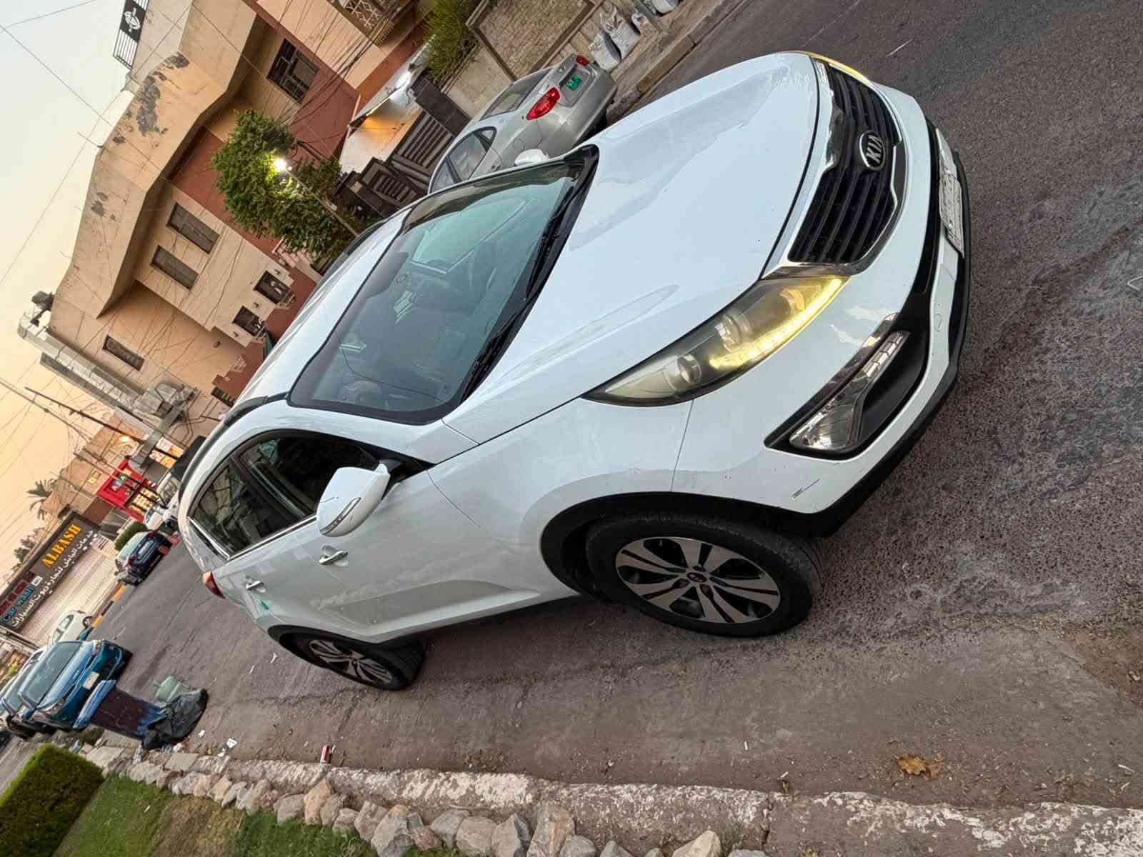 السلام عليكم سبورتج 2013 سلوفاكي محرك 2000 بيها 3طخات خفيفه بصمه السعر 140 وبيها مجال ***********السياره بأسمي ماشيه 186
