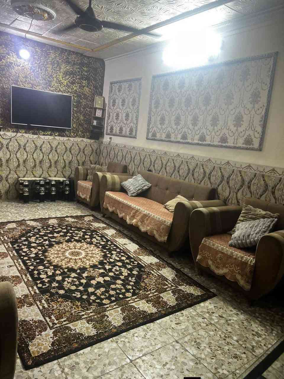 بيت للبيع حي النصر الاولى
فرع قاسم المضمد بيت طابو مساحة 150 متر طابق ونص
4 غرف نوم للاتصال ***********
