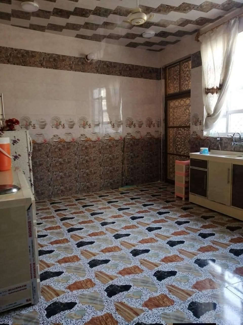 بيت جديد للبيع ع شارع الملعب بلفرع صيدليه الأحسان مساحة البيت 186 غرفتين وصاله ومطبخ حمام استقبال كلدور رقم الهاتف ***********
