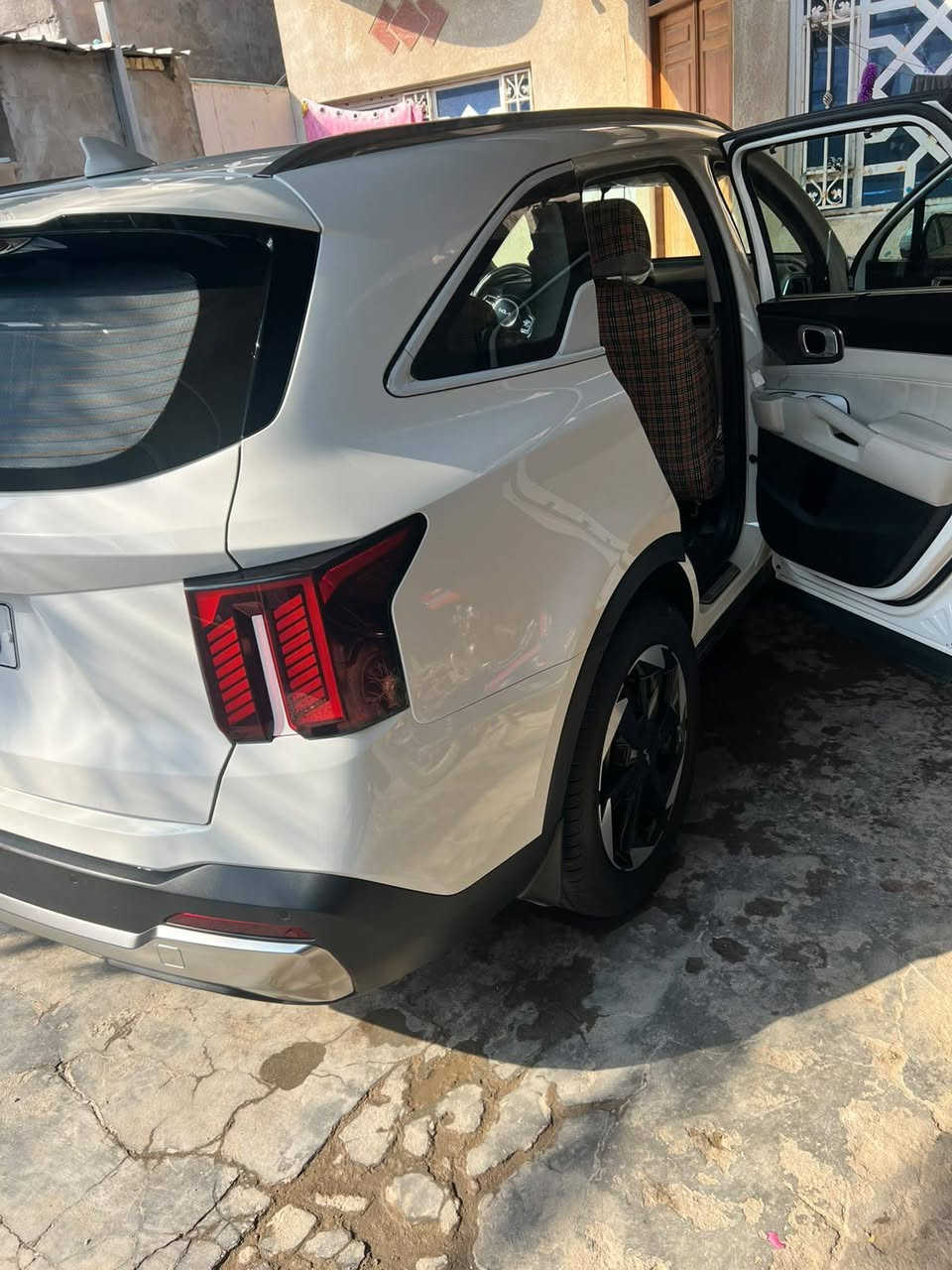 سورنتو 24 خليجي فول ضمان الشركه الدوليه بسمي كفاله بحاله الشركه ماشيه 16 الف فقط بصره السعر 305 تحويل ثاني يوم للاستفسار ***********
