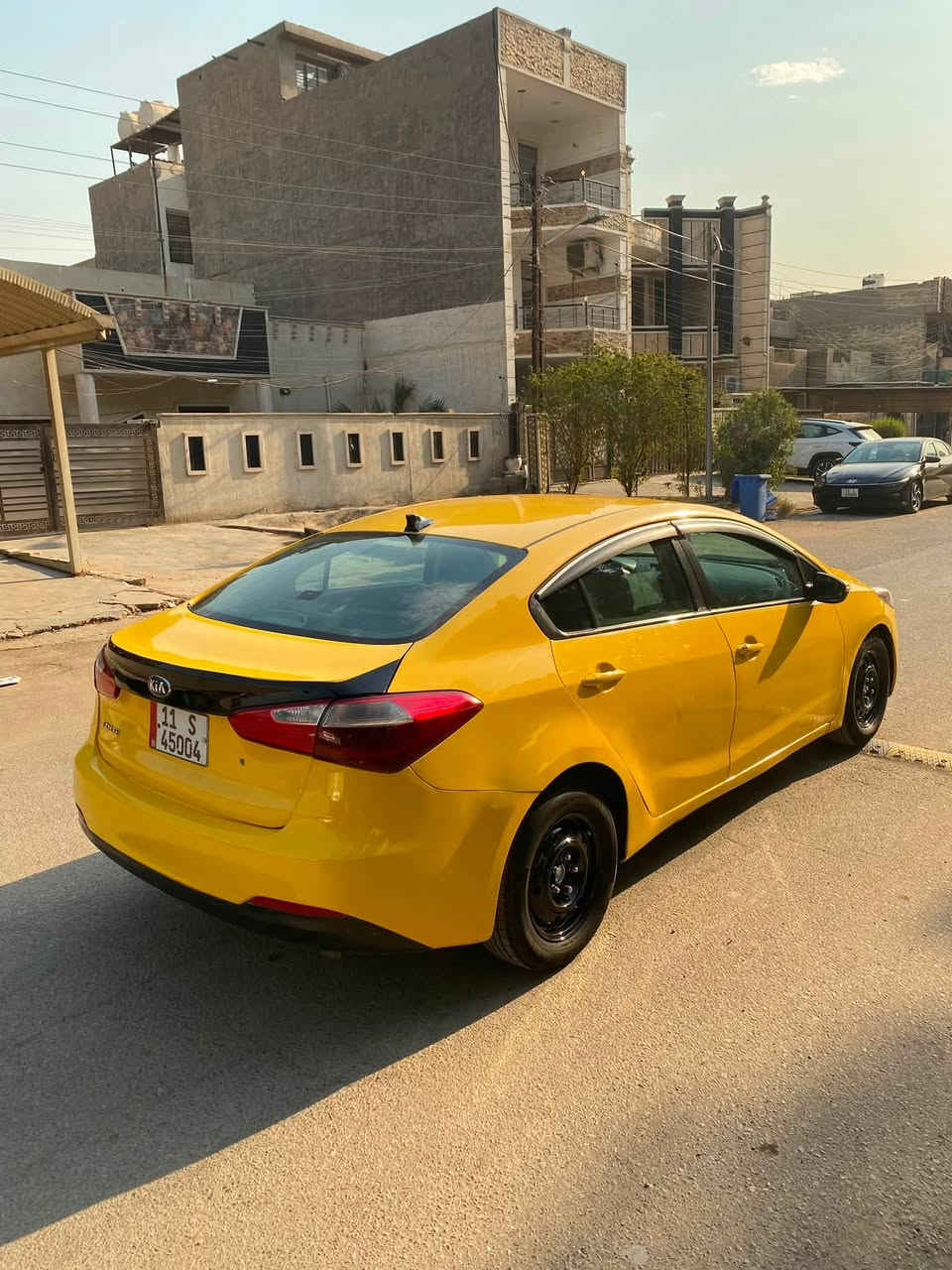 السلام عليكم فورتي ٢٠١٥ امريكي مكينه ١٨٠٠دوش السياره نص فول مكينه وكير وصدر وتبريد كله مكفول مابيها نقص برغي جاهزه بوجهك للشارع السياره احلى من الصور تخم تاير جديد باتري جديد شاشه وكامره ارضيه جلد السياره إذا بيها. نقص برغي تعاتبني علي وحادثه بنيد وطخه خفيفه بل صندوك 
مكاني بغداد سعرها ٩٥
***********
الاسيا بس واتساب***********
