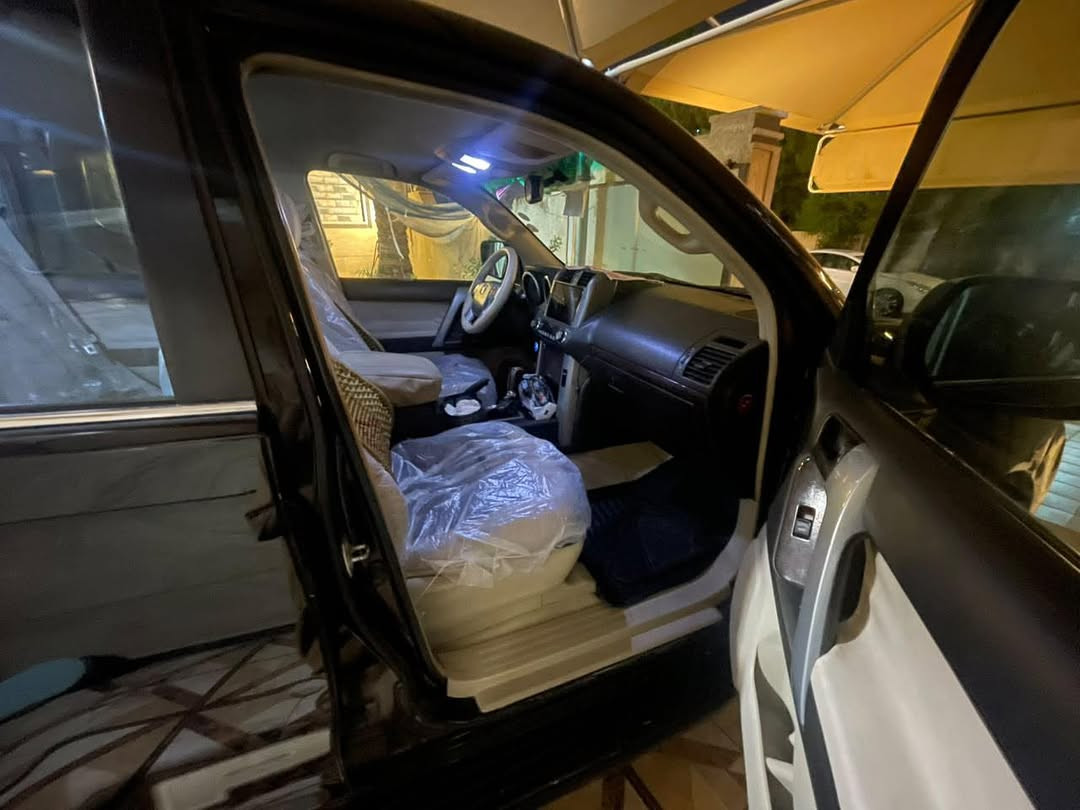 برادو ٤ سلندر • اسود • مراوس لاندكروز