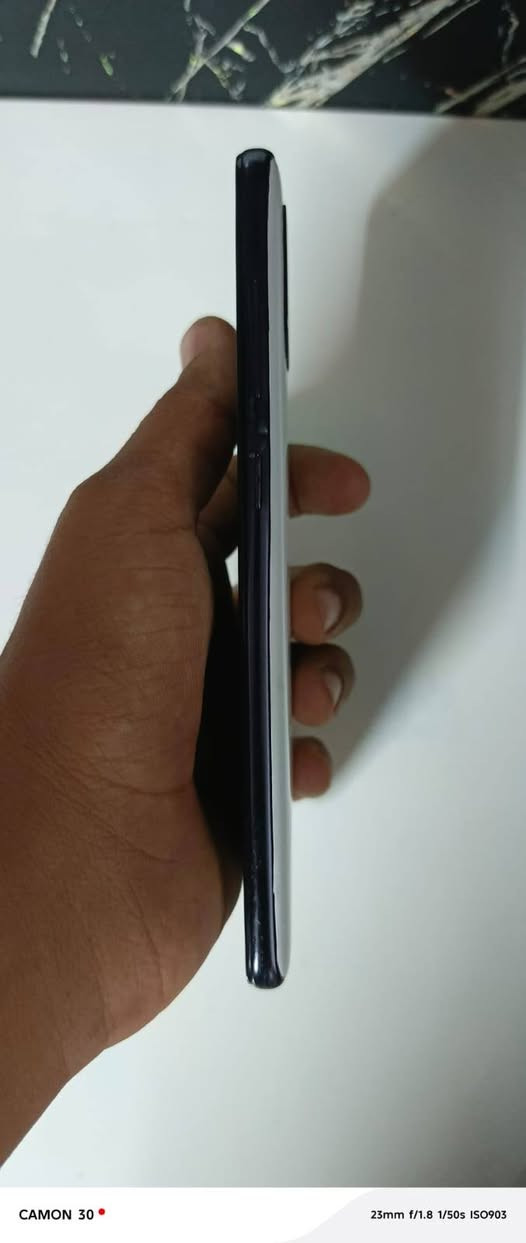 موبايل الغني عن التعريف Galaxy A31 
يجي بمواصفات قوية يدعم 60فريم ببجي وجير سكوب 

الشاشة Super AMOLED  دقة FHD+ (1080×2400)
المعالجMediaTek Helio P65 غني عن تعريف
 الرام 8 
 التخزين128 جيجابايت ويدعم microSD
 الكاميرات الخلفية
48MP رئيسية
8MP واسعة
5MP ماكرو
5MP عزل
الكاميرا الأمامية: 20MP
البطارية: 5000mAh،
البصمة: داخل الشاشاشة
الشحنUSB-C
الجهاز مع كامل الضمانات وليس فقط عند الفحص 
الجهاز ماداخل تصليح نهائيا 
السعر 120 وبي تساهل لطيبين 
او مراوس بجهاز
المكان السماوة للتواصل  ***********
واتساب

نص مكتوب في الصور:
- CAMON 30 • 23mm f/1.8 1/50s ISO535
- CAMON 30  23mm f/1.8 1/50s ISO903
- CAMON 30  23mm f/1.8 1/50s ISO984
- CAMON 30  23mm f/1.8 1/50s ISO310